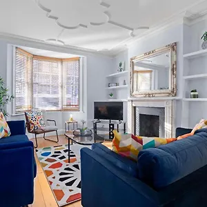 The Townhouse By My Getaways Free Parking Holiday home